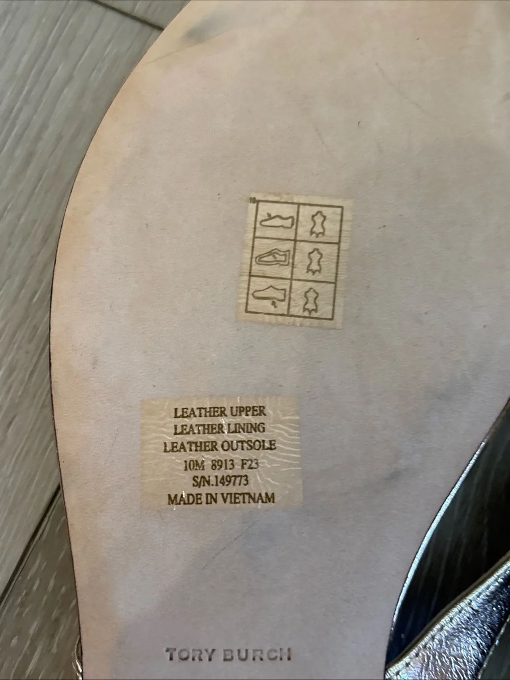 NWOB  $178 Tory Burch Classic Flip Flop Sparkle Gold Sz 10 Logo